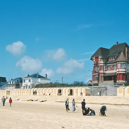 Aparthotel Pierre & Premium De La 4*