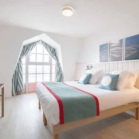 Pierre & Premium De La Lägenhetshotell 4*